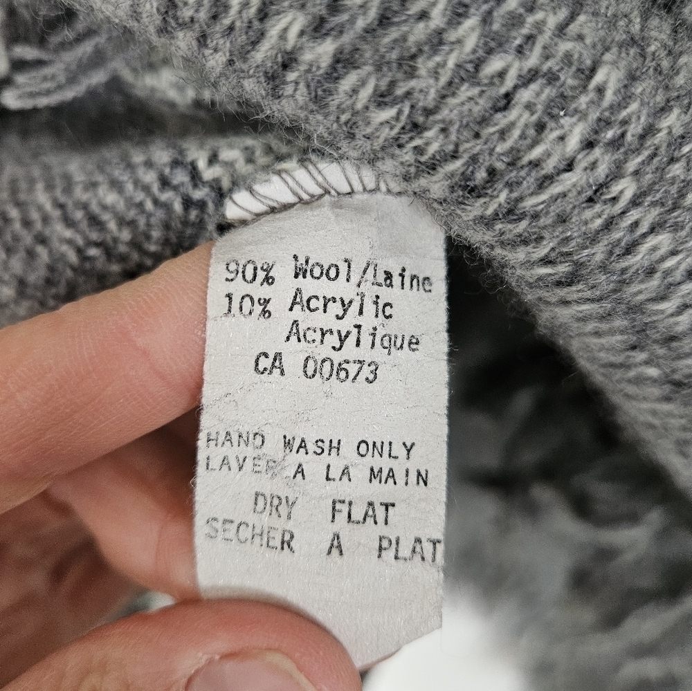 Vintage Wool Puncho by Lady Ann Knits Made  in Canada - Picture 5 of 9